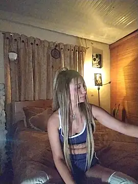 Snapshot of Ella_rr chatting on 11-28-25, 04:04 Ella rr online show from 11-28-25, 04:04