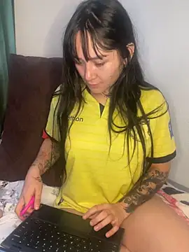 Snapshot of saraycat_ chatting on 10-16-25, 01:56 saraycat online show from 10-16-25, 01:56