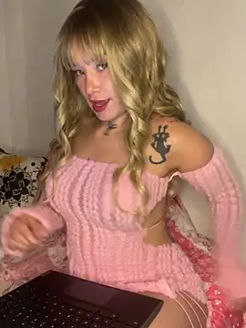 Snapshot of saraycat_ chatting on 10-17-25, 11:40 saraycat online show from 10-17-25, 11:40