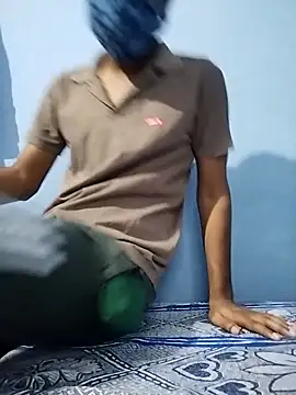 Snapshot of YourTarzan chatting on 09-13-25, 02:44 YourTarzan online show from 09-13-25, 02:44