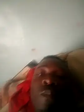 Snapshot of Mrhugeblack chatting on 09-29-25, 08:08 Mrhugeblack online show from 09-29-25, 08:08