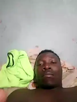 Snapshot of Mrhugeblack chatting on 10-14-25, 09:59 Mrhugeblack online show from 10-14-25, 09:59