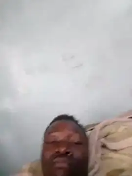 Snapshot of Mrhugeblack chatting on 10-19-25, 08:04 Mrhugeblack online show from 10-19-25, 08:04