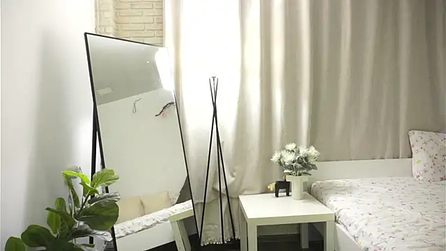 Snapshot of Anna_Nicol chatting on 10-01-25, 02:34 Anna Nicol online show from 10-01-25, 02:34