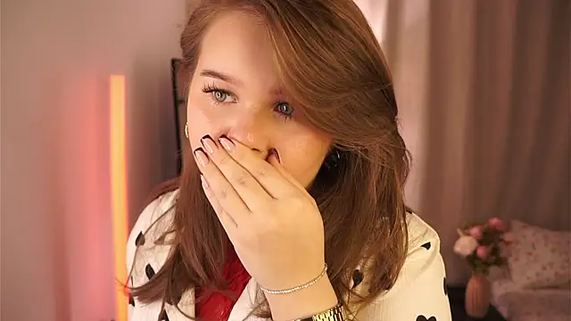 Snapshot of Anna_Nicol chatting on 12-05-25, 12:47 Anna Nicol online show from 12-05-25, 12:47