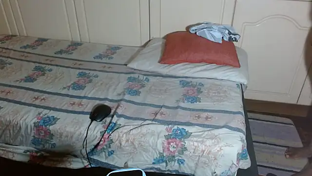 Snapshot of xfoxybrownxx chatting on 09-19-25, 06:41 xfoxybrownxx online show from 09-19-25, 06:41