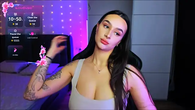 Veronica Larsson online show from 11-30-25, 11:42