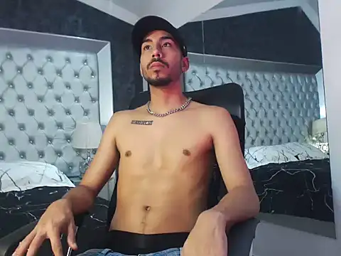 Snapshot of JhosuaCollins_ chatting on 09-24-25, 04:32 JhosuaCollins  online show from 09-24-25, 04:32