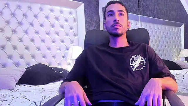 Snapshot of JhosuaCollins_ chatting on 09-30-25, 03:28 JhosuaCollins  online show from 09-30-25, 03:28