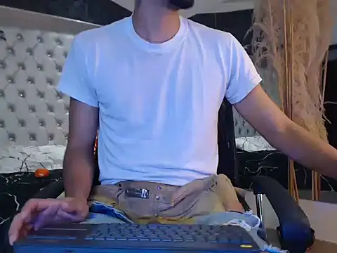 Snapshot of JhosuaCollins_ chatting on 10-04-25, 05:11 JhosuaCollins  online show from 10-04-25, 05:11