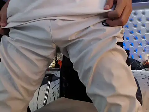 Snapshot of JhosuaCollins_ chatting on 10-15-25, 02:39 JhosuaCollins  online show from 10-15-25, 02:39