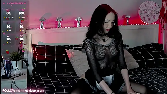 Snapshot of Lina_Thornton_ chatting on 09-09-25, 10:59 Lina Thornton online show from 09-09-25, 10:59