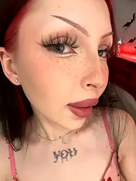 Snapshot of Lina_Thornton_ chatting on 10-17-25, 08:33 Lina Thornton online show from 10-17-25, 08:33