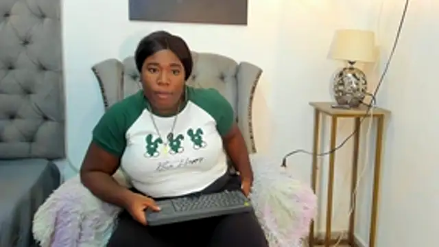 Snapshot of nahiroby_ebony chatting on 11-21-25, 07:12 nahiroby ebony online show from 11-21-25, 07:12