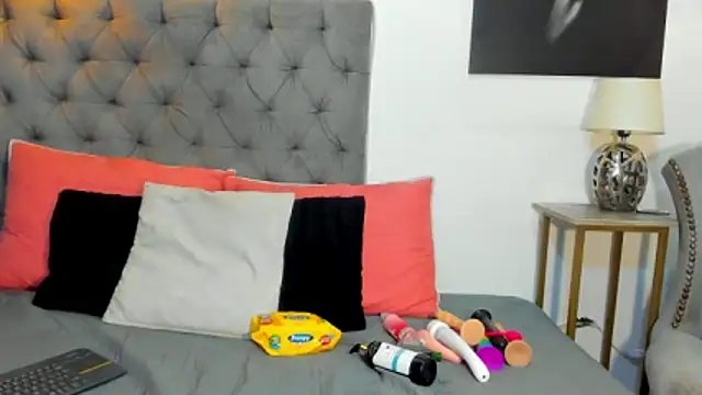 Snapshot of nahiroby_ebony chatting on 12-03-25, 07:56 nahiroby ebony online show from 12-03-25, 07:56