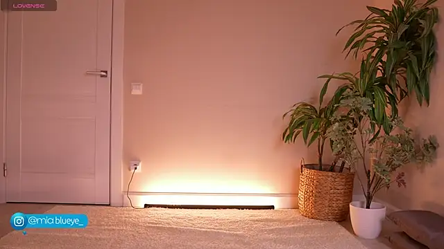 Miablueye online show from 11-02-25, 01:13