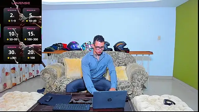 Snapshot of ArnoldSexy_ chatting on 10-06-25, 10:02 ArnoldSexy  online show from 10-06-25, 10:02