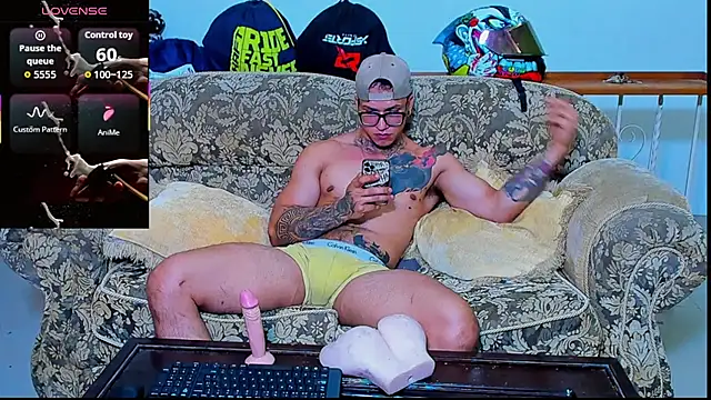 Snapshot of ArnoldSexy_ chatting on 10-07-25, 05:04 ArnoldSexy  online show from 10-07-25, 05:04