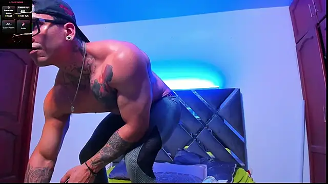 Snapshot of ArnoldSexy_ chatting on 10-24-25, 04:14 ArnoldSexy  online show from 10-24-25, 04:14