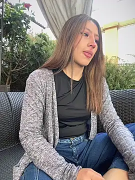 KloePink  online show from 12-17-25, 01:17