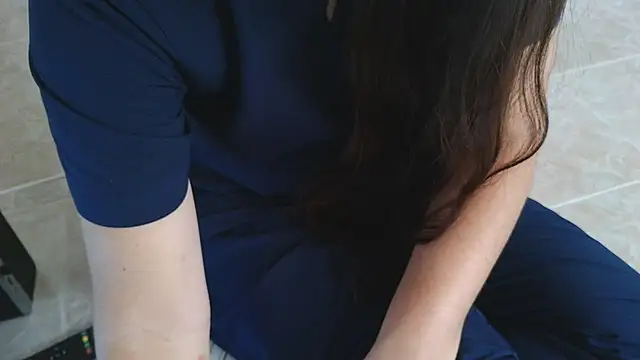 Snapshot of crystal_rox chatting on 09-12-25, 04:07 crystal rox online show from 09-12-25, 04:07