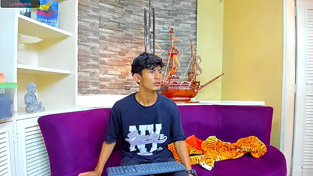 Holdme Hot online show from 09-09-25, 03:17