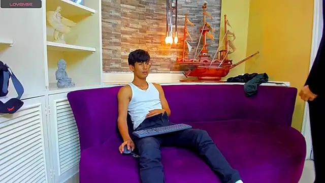 Holdme Hot online show from 09-12-25, 03:28