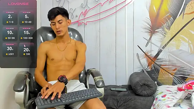 Holdme Hot online show from 09-28-25, 02:39