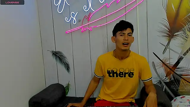 Holdme Hot online show from 10-05-25, 04:11