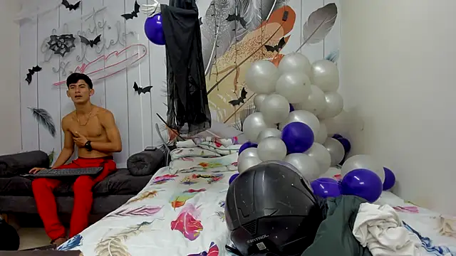 Holdme Hot online show from 10-11-25, 03:17