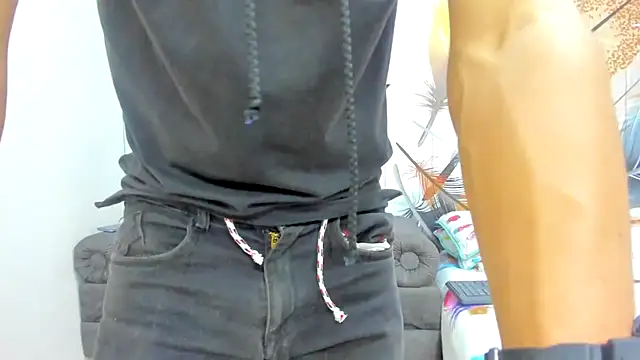 Holdme Hot online show from 10-18-25, 04:04