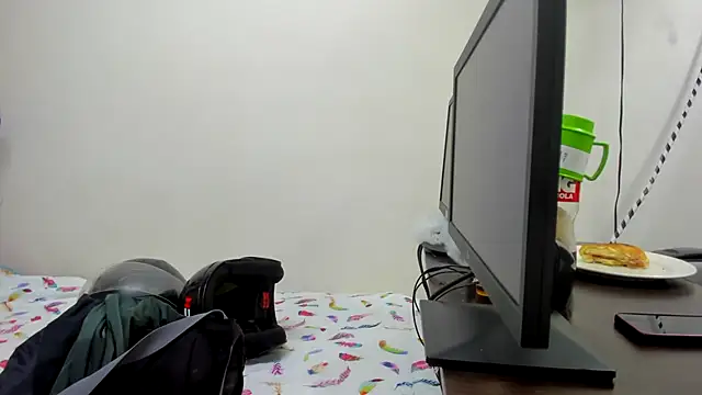 Holdme Hot online show from 10-20-25, 04:02