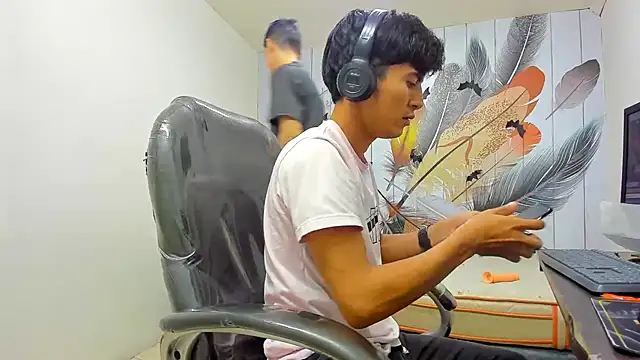 Holdme Hot online show from 11-04-25, 03:27