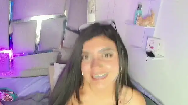 Snapshot of jennifer_Scot chatting on 10-25-25, 04:46 jennifer Scot online show from 10-25-25, 04:46