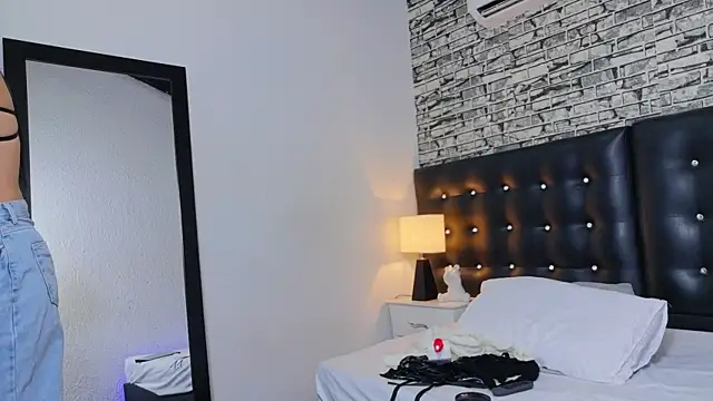 Snapshot of Martina_thompson69 chatting on 09-11-25, 01:33 Martina thompson69 online show from 09-11-25, 01:33