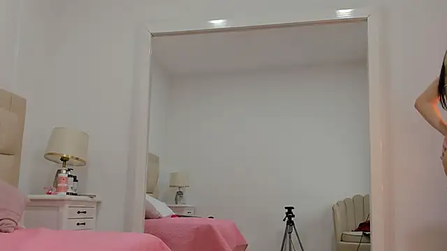 Snapshot of SkinnyGirl_28 chatting on 10-22-25, 08:41 SkinnyGirl 28 online show from 10-22-25, 08:41