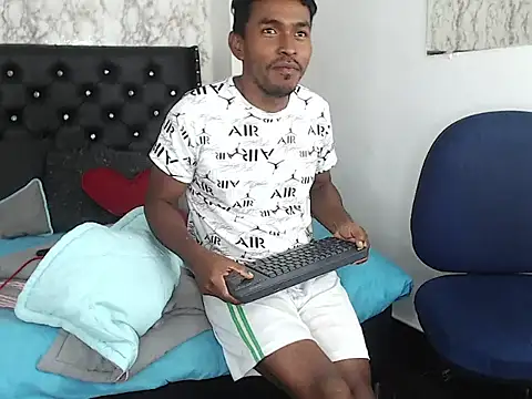 Snapshot of Adam_Morgan2 chatting on 09-26-25, 07:01 Adam Morgan2 online show from 09-26-25, 07:01