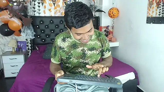 Snapshot of Adam_Morgan2 chatting on 10-15-25, 05:07 Adam Morgan2 online show from 10-15-25, 05:07