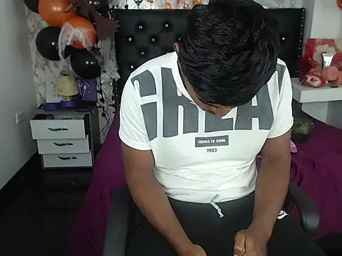 Snapshot of Adam_Morgan2 chatting on 10-21-25, 09:32 Adam Morgan2 online show from 10-21-25, 09:32