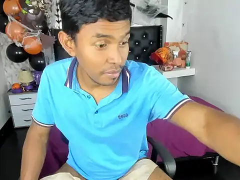 Snapshot of Adam_Morgan2 chatting on 10-28-25, 07:01 Adam Morgan2 online show from 10-28-25, 07:01