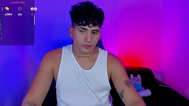 Snapshot of Saturn_boy chatting on 11-05-25, 03:28 Saturn boy online show from 11-05-25, 03:28