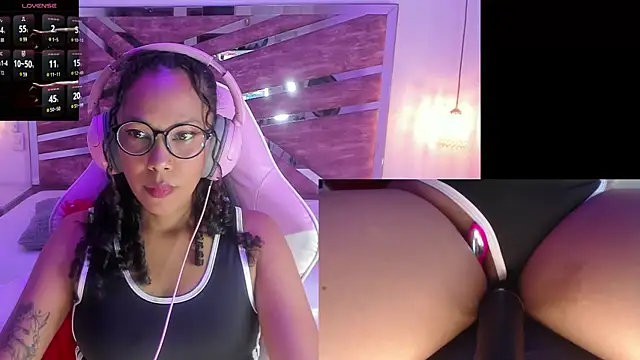 Snapshot of NovaLyn chatting on 10-30-25, 04:36 NovaLyn online show from 10-30-25, 04:36