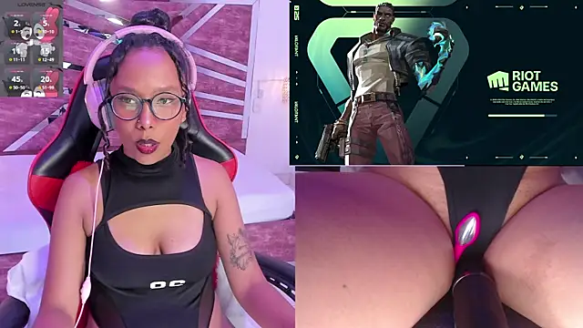 Snapshot of NovaLyn chatting on 11-11-25, 04:45 NovaLyn online show from 11-11-25, 04:45