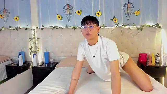 AleAurarashi online show from 10-13-25, 07:25