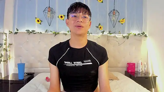 AleAurarashi online show from 10-14-25, 07:31