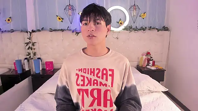 AleAurarashi online show from 11-26-25, 05:52