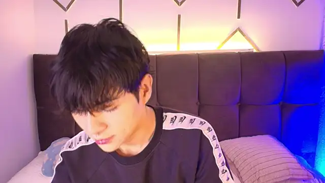 AleAurarashi online show from 04-11-26, 12:42