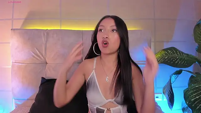 Luna Moo  online show from 10-11-25, 04:33