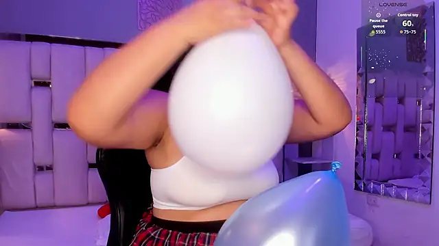 Snapshot of BBWCloe_ chatting on 09-21-25, 04:47 BBWCloe  online show from 09-21-25, 04:47