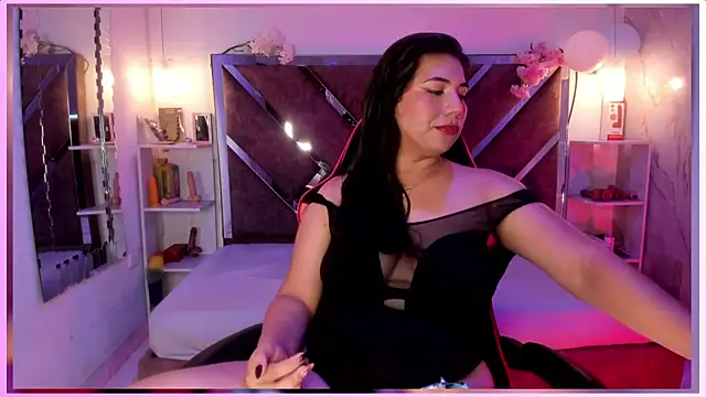 Snapshot of BBWCloe_ chatting on 10-18-25, 04:04 BBWCloe  online show from 10-18-25, 04:04